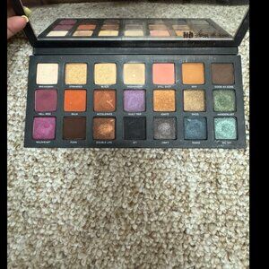 Urban Decay Born To Run Eyeshadow Palette